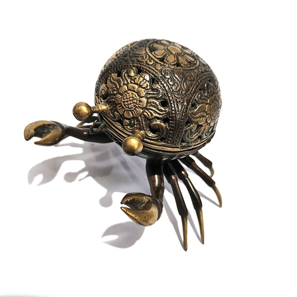 1 Crab Brass Candle Holder - Gold Brass Crab detailed sculpture for Table Decor