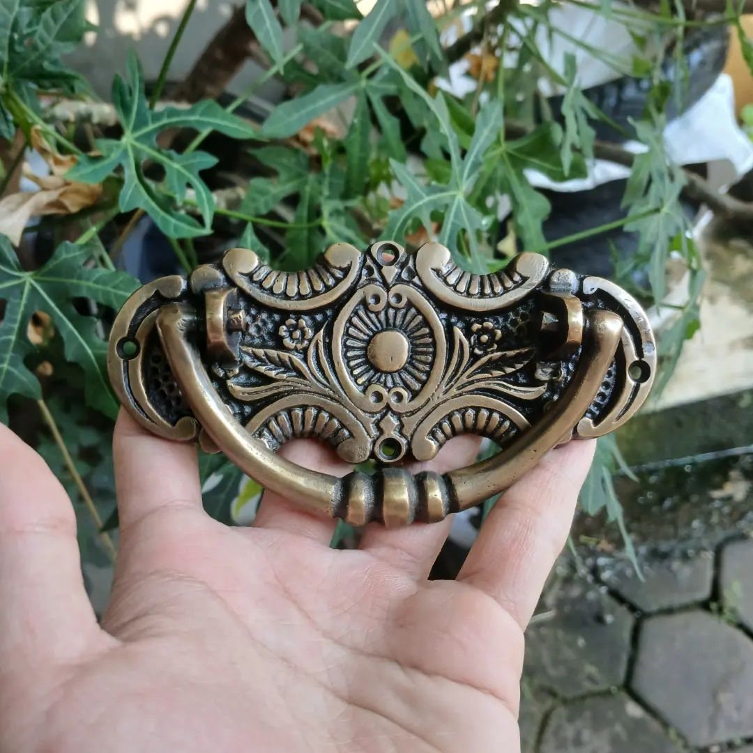 Set of 2 pcs Vintage Carved Batman Antique Knob Drawer Pulls Cabinet Handle Antique Solid Brass Closet Door Drawer Pulls Hardware