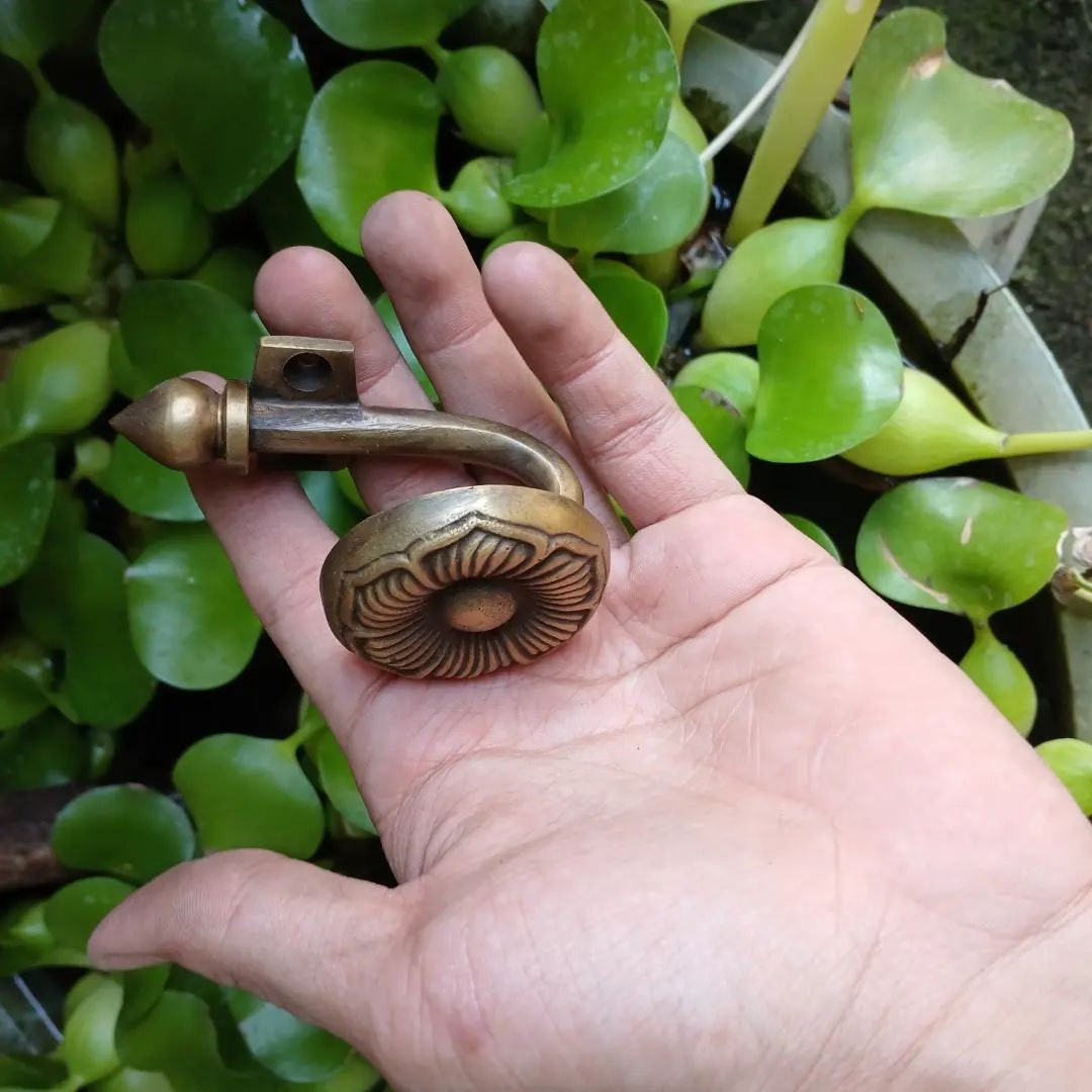 Lot Of 2 Pieces 2.95" inches Vintage Flower Petals Solid Brass Antique Hat Coat Strong Wall Mount HOOK Hanger