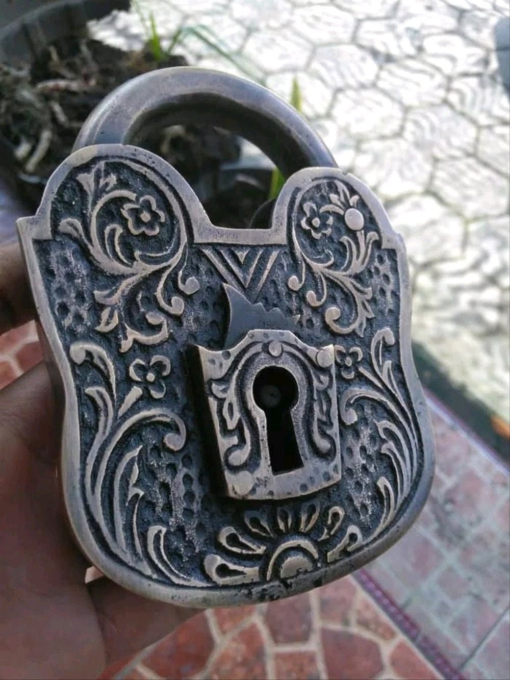 4.92" inches Vintage Large Victorian Full Engraved Solid Brass Working PADLOCK and Skeleton Keys