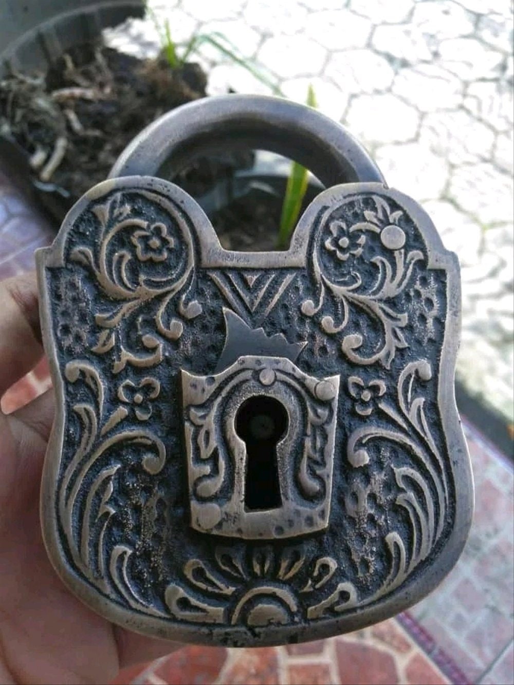 4.92" inches Vintage Large Victorian Full Engraved Solid Brass Working PADLOCK and Skeleton Keys