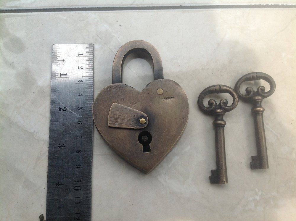 3.74" inches Vintage Love Full Engraved Solid Brass Working PADLOCK and Skeleton Keys