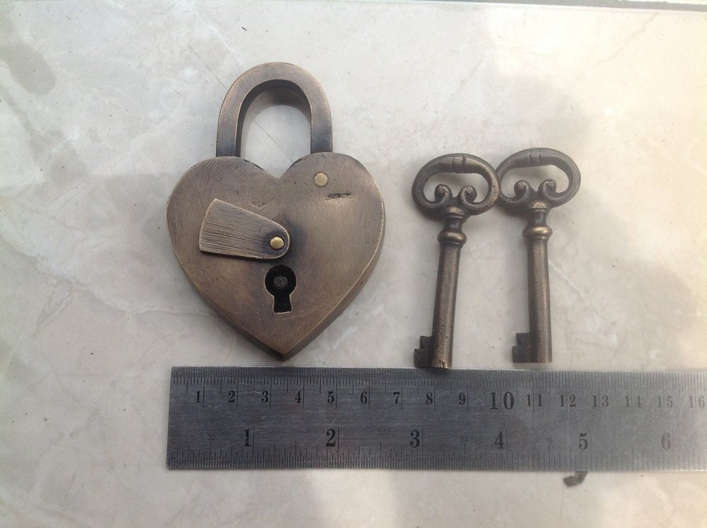 3.74" inches Vintage Love Full Engraved Solid Brass Working PADLOCK and Skeleton Keys