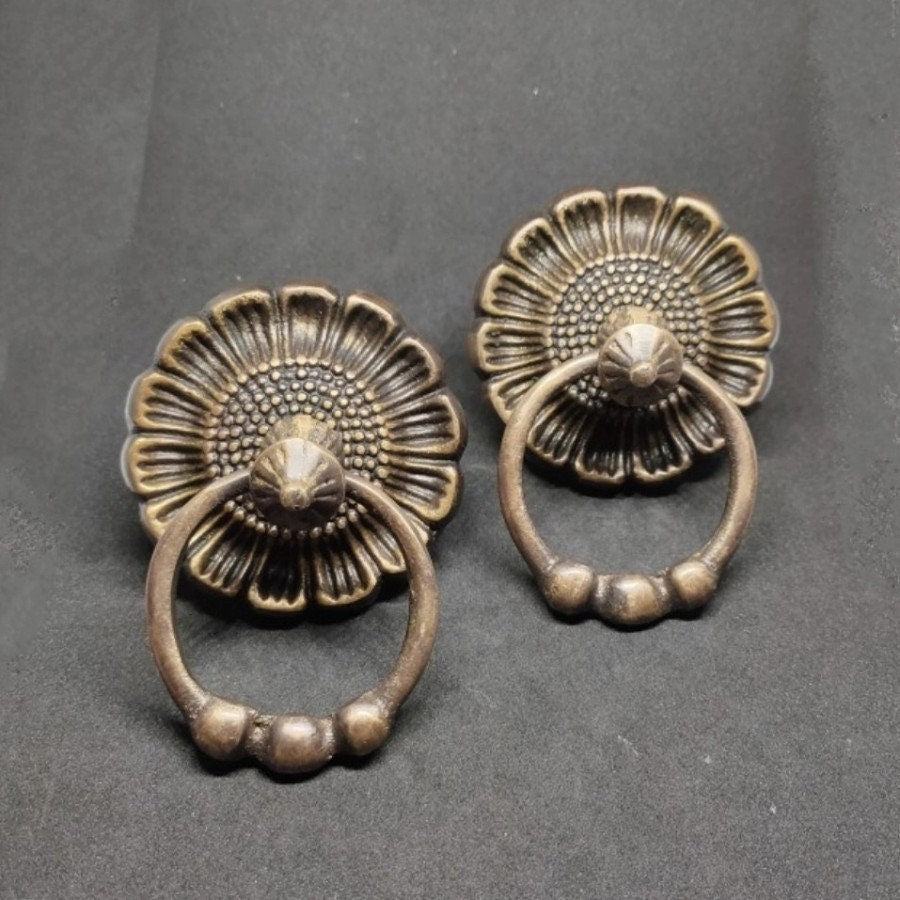 2.75" Inches 2 pcs Vintage Flowers Antique Cabinet Door Drawer Round Pull Handle KNOB GBY 081