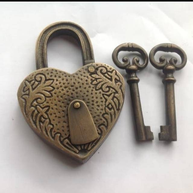 3.74" inches Vintage Love Carved Victorian Full Engraved Solid Brass Working PADLOCK and Skeleton Keys