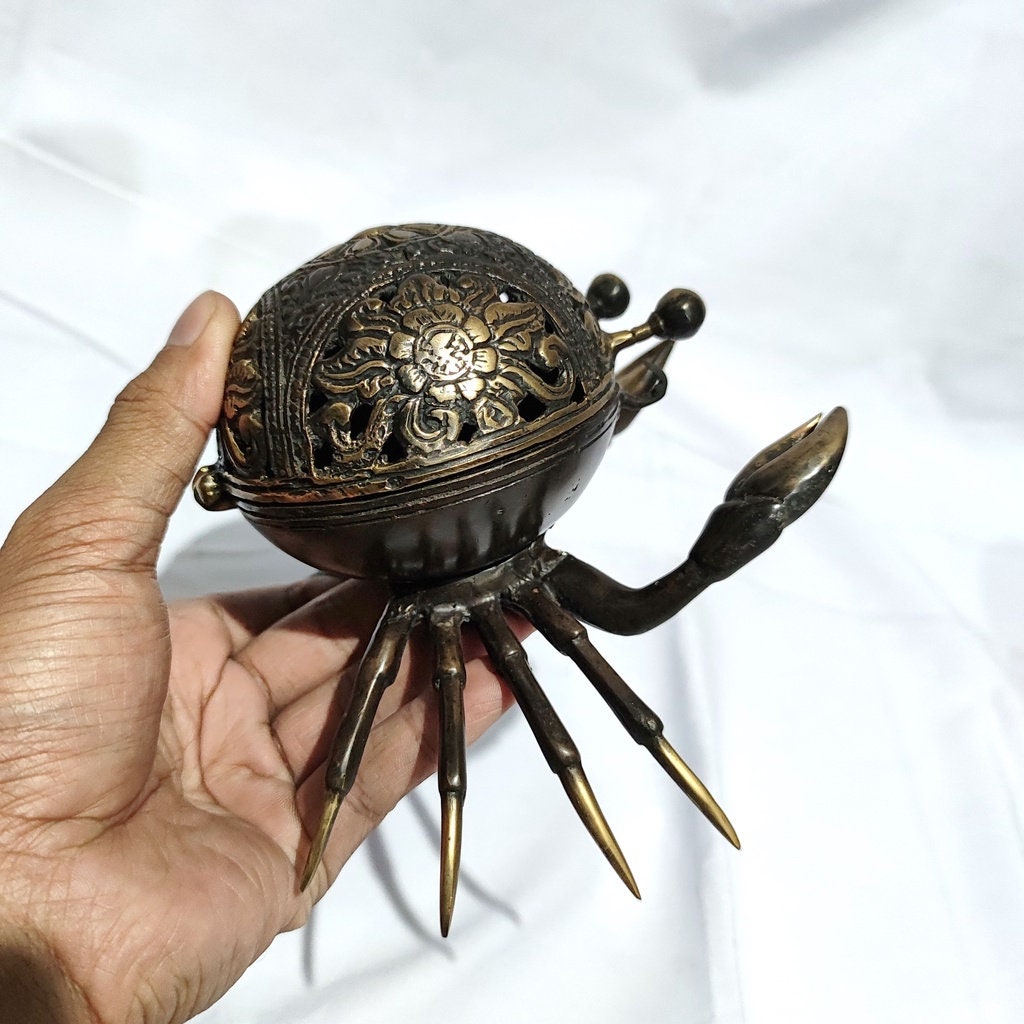 1 Crab Brass Candle Holder - Gold Brass Crab detailed sculpture for Table Decor