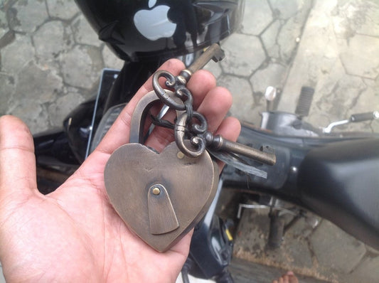 3.74" inches Vintage Love Full Engraved Solid Brass Working PADLOCK and Skeleton Keys