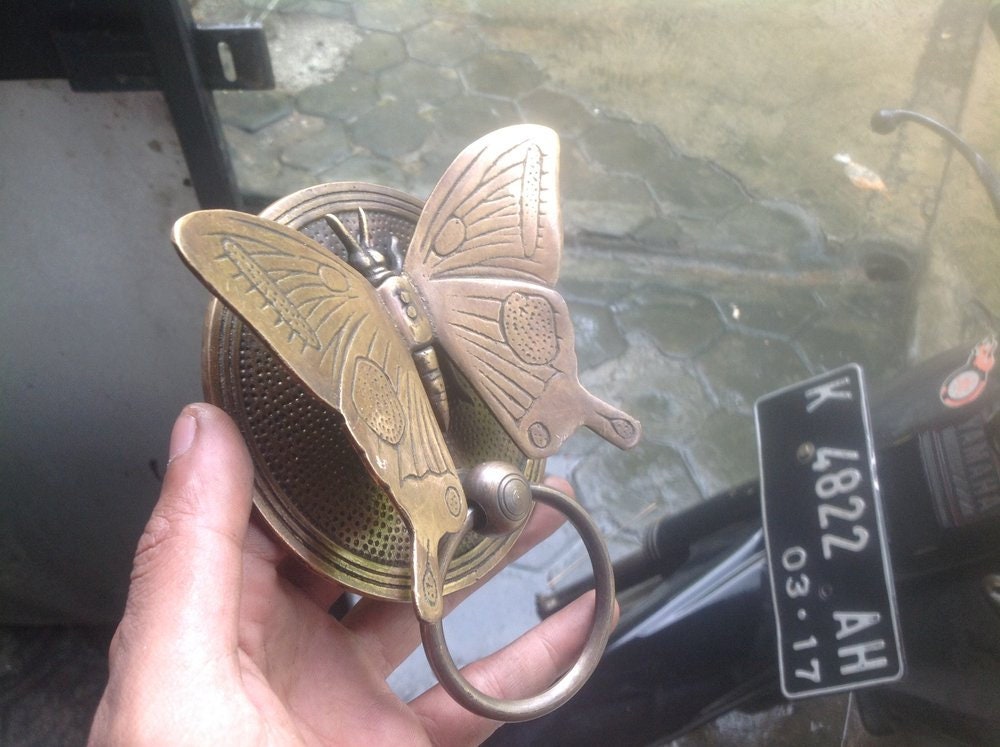 VINTAGE BUTTERFLY Door Knocker Detailed ANTIQUE Solid Brass | Brass door banger