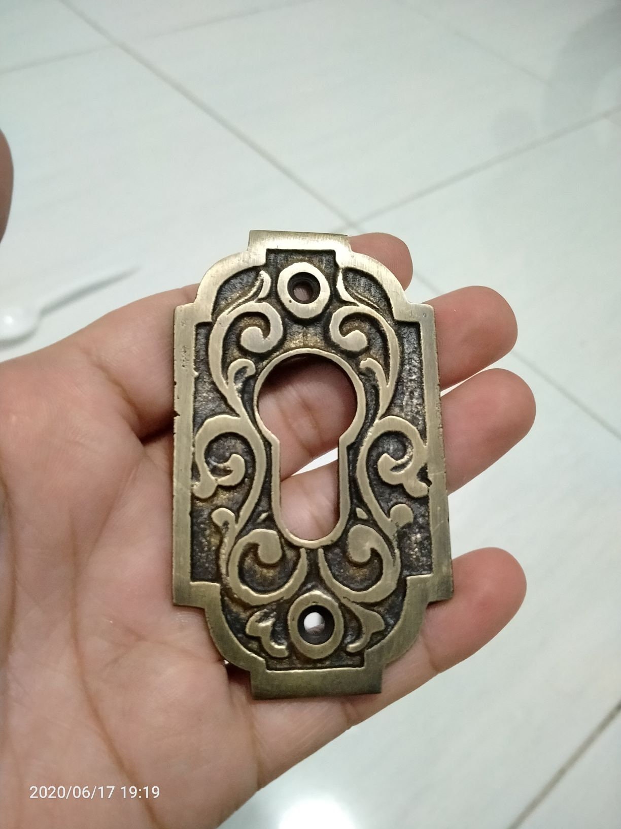 Set 2 Brass Flowers Carved Keyhole Lock plate cover beautifull brass key holes cover
