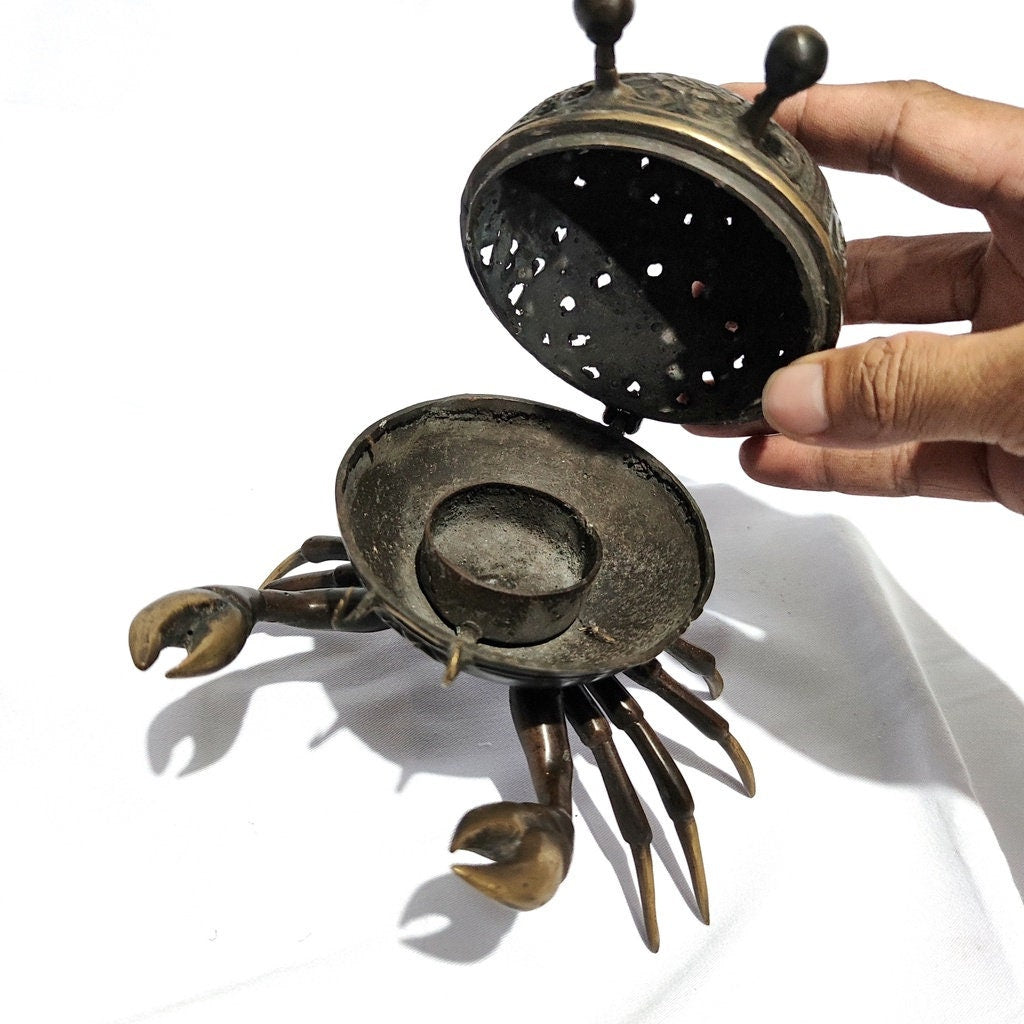 1 Crab Brass Candle Holder - Gold Brass Crab detailed sculpture for Table Decor