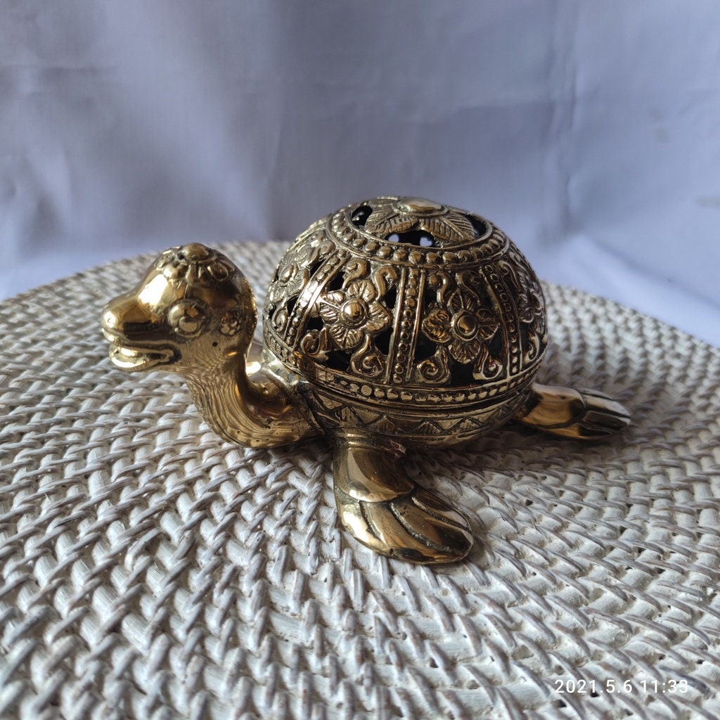 1 Turtle Brass Candle Holder -  Gold Brass turtle detailed sculpture for Table Decor