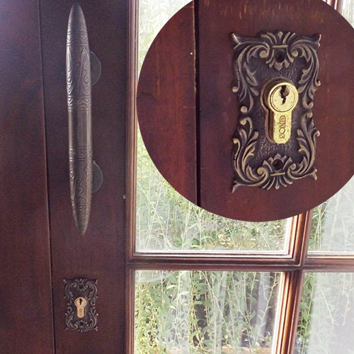 Set 2 Brass Leaf Carved Keyhole Lock plate cover Beautifull Brass Key Holes Cover
