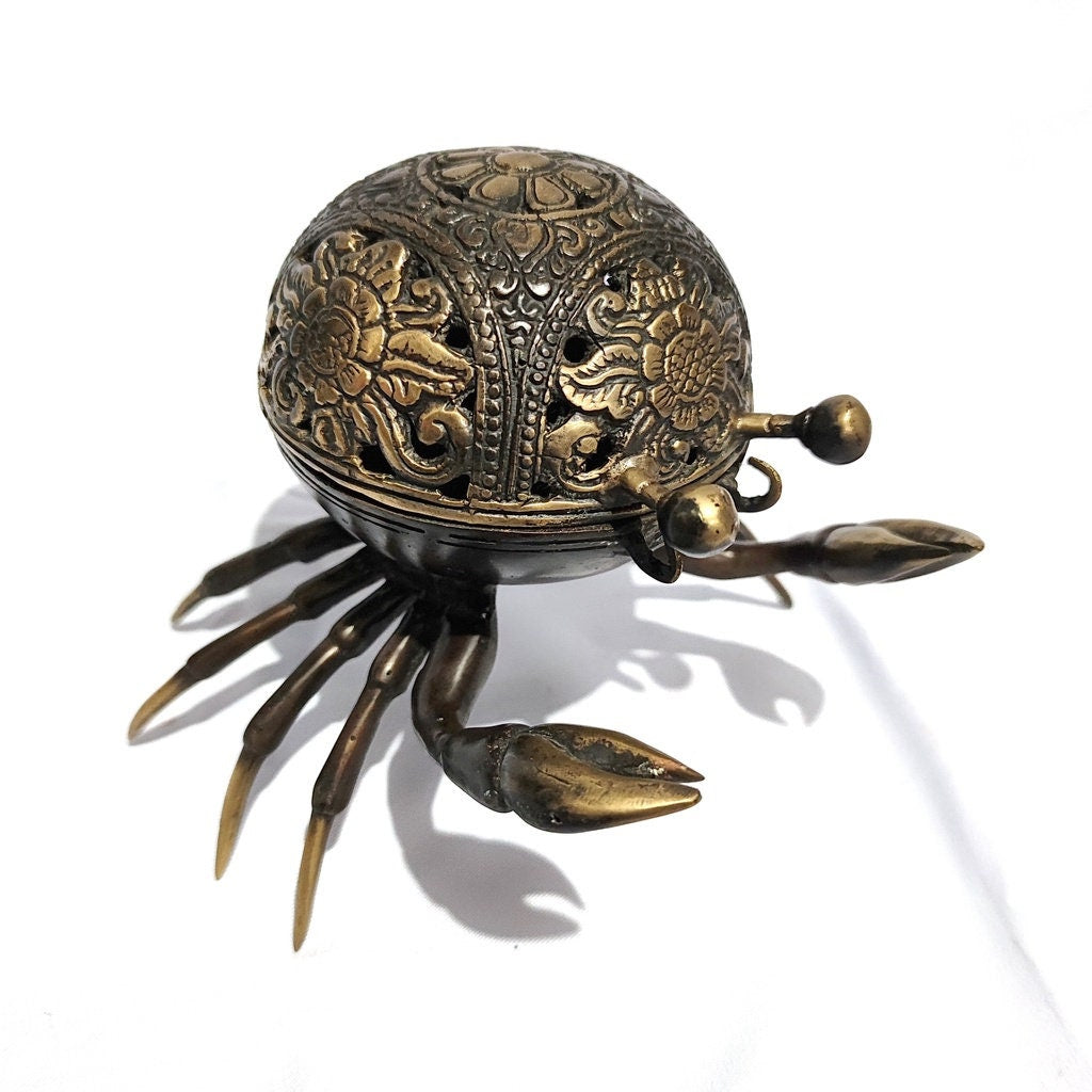 1 Crab Brass Candle Holder - Gold Brass Crab detailed sculpture for Table Decor