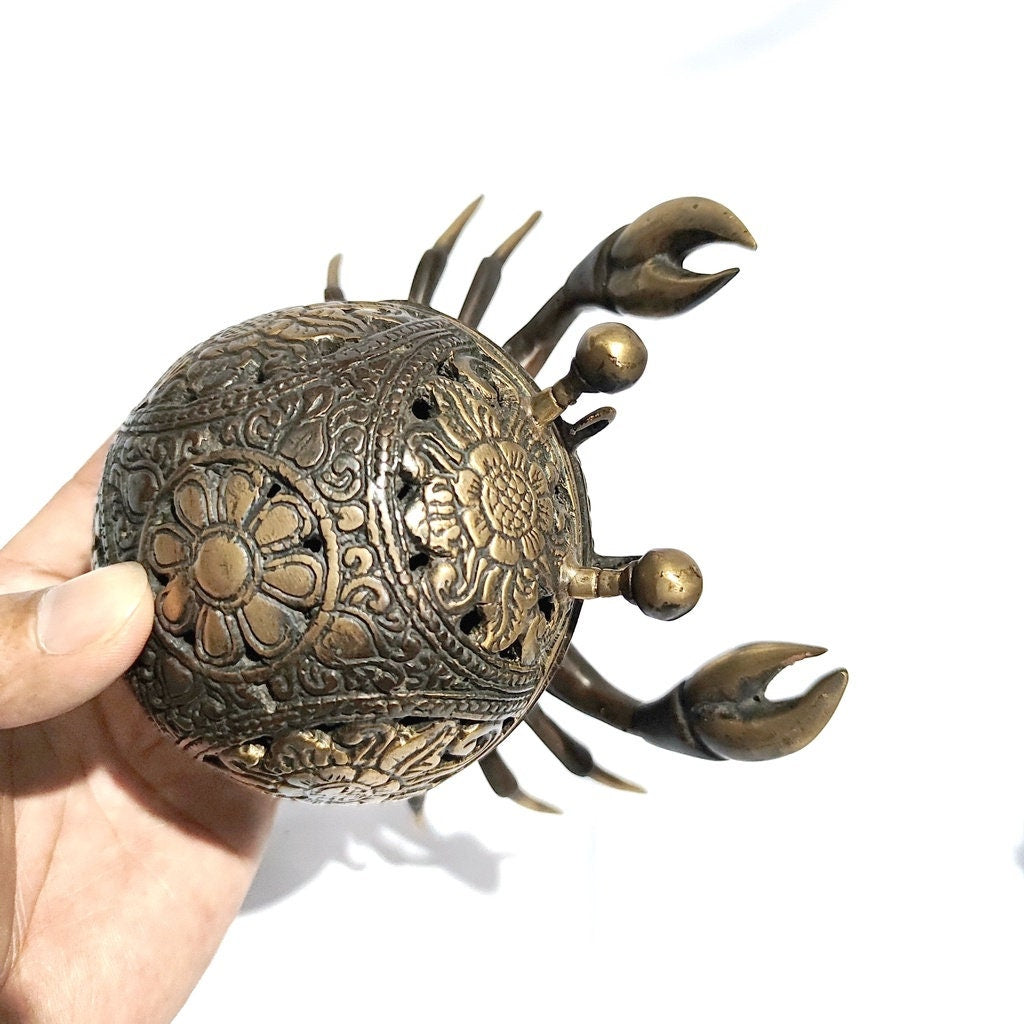 1 Crab Brass Candle Holder - Gold Brass Crab detailed sculpture for Table Decor