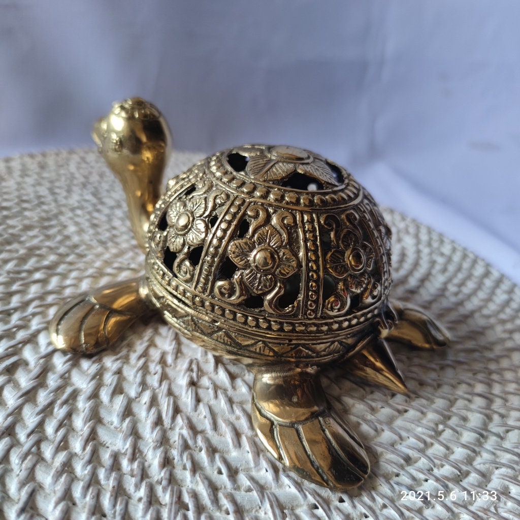 1 Turtle Brass Candle Holder -  Gold Brass turtle detailed sculpture for Table Decor